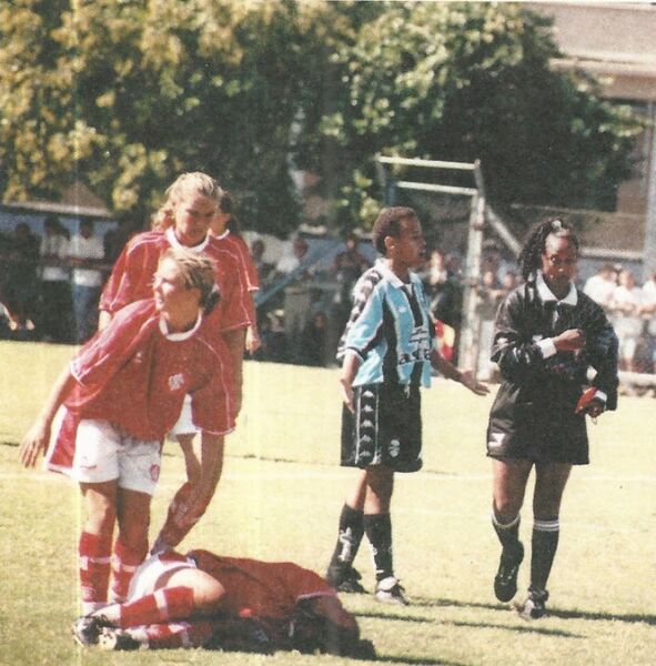 Arquivo:Grenal pegado.jpg
