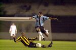 17.07.2001 - Amistoso - Grêmio 4 x 1 Peñarol - Foto 04.jpg